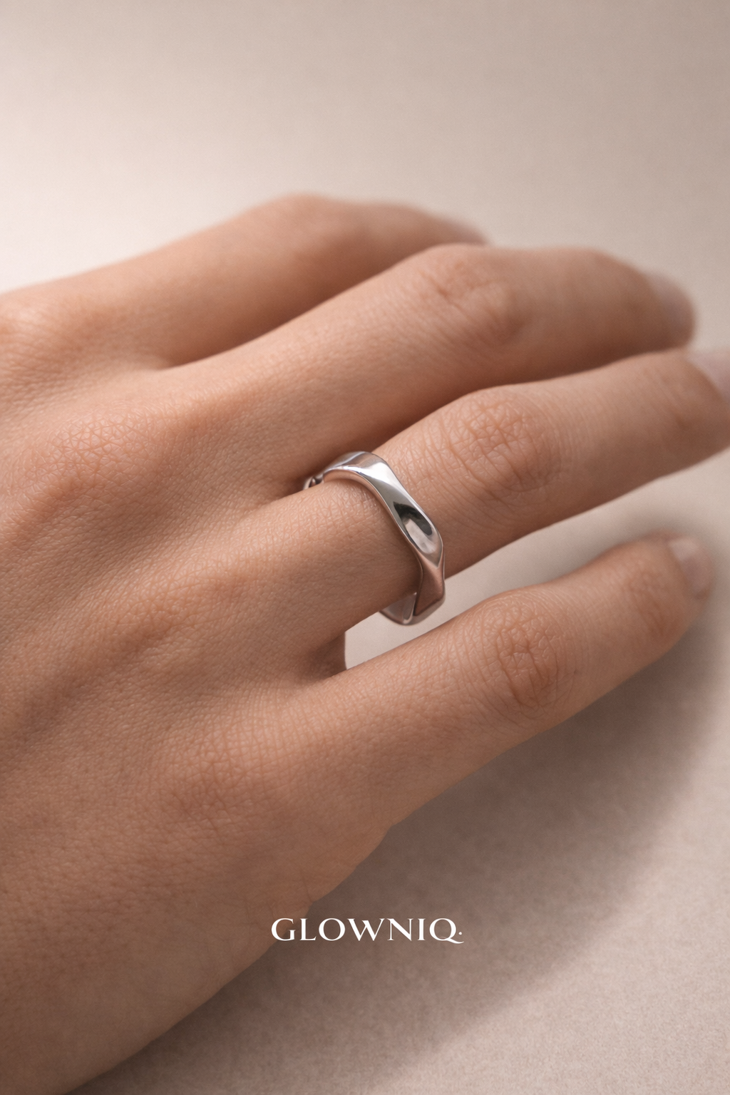 GLOWNIQ Mobius Wave Ring